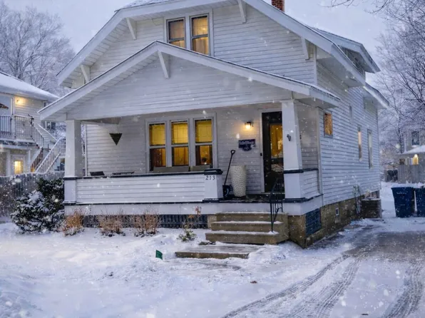 213 Clinton Ave, Grand Haven, MI 49417