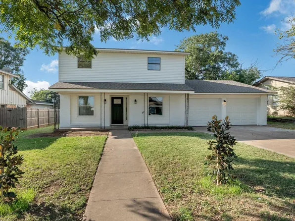 713 W Manes Ave, Iowa Park, TX 76367