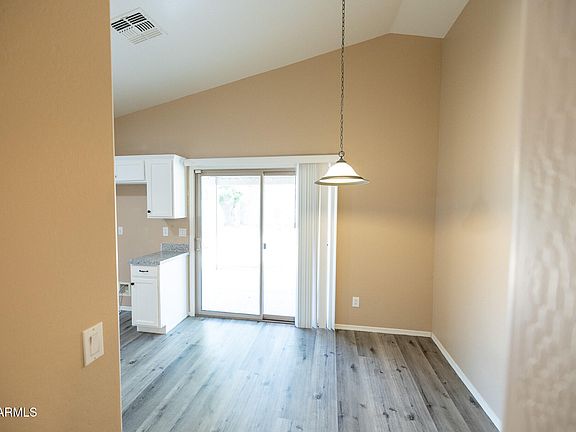 5th image of 310 E PAYTON Street