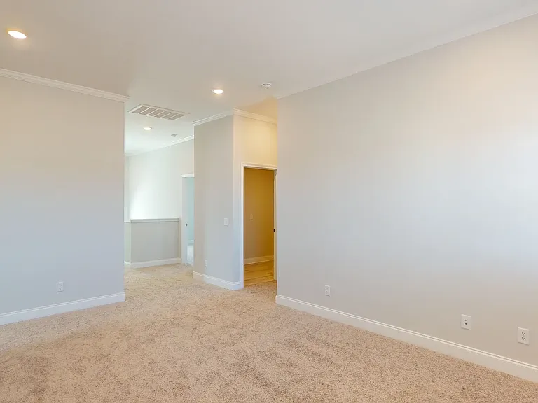 146 Champlain Dr — Photo 15