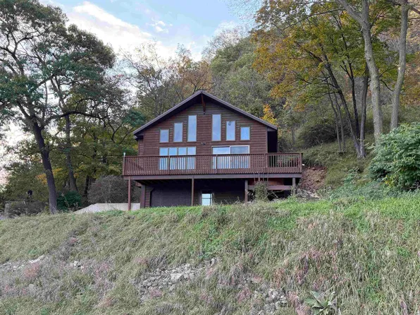 1160 Red Oak Rd, Harpers Ferry, IA 52146