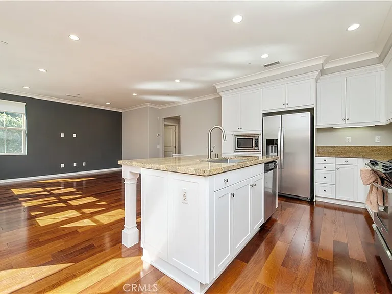 24 Shellbark — Photo 9