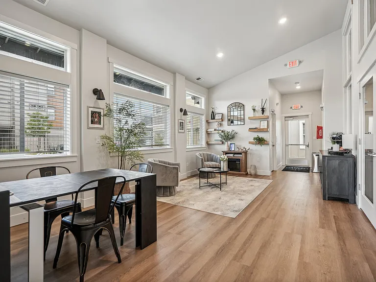 Abbey Creek Apartments — Photo 10