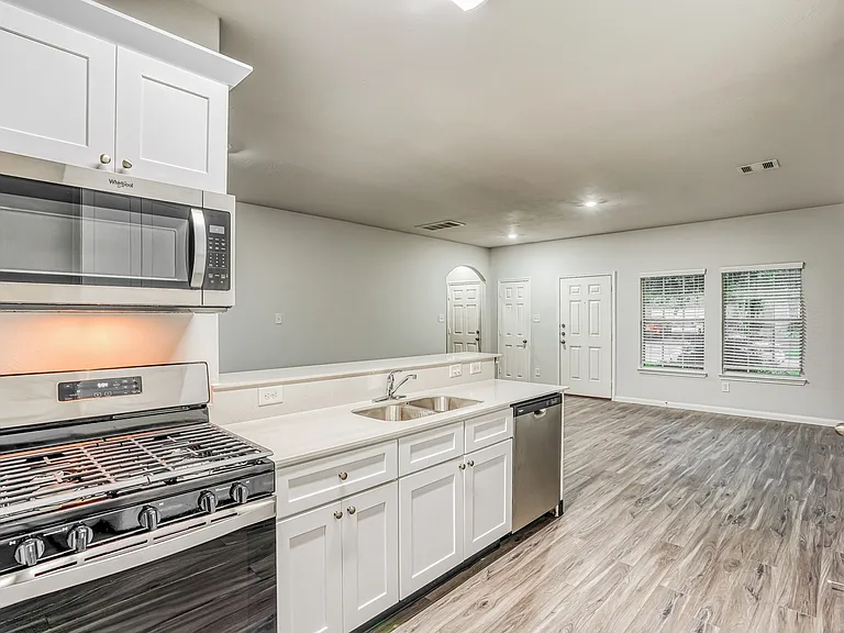 12218 Dona Ln — Photo 11