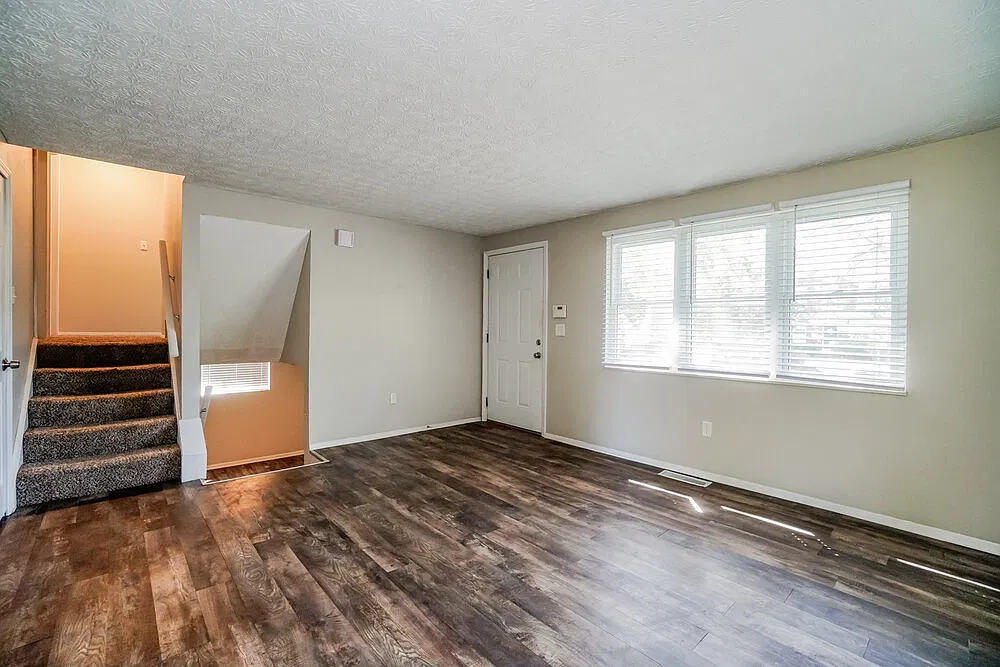 3 bed, 1.0 bath, 1168 sqft, $1,875 — Photo 4
