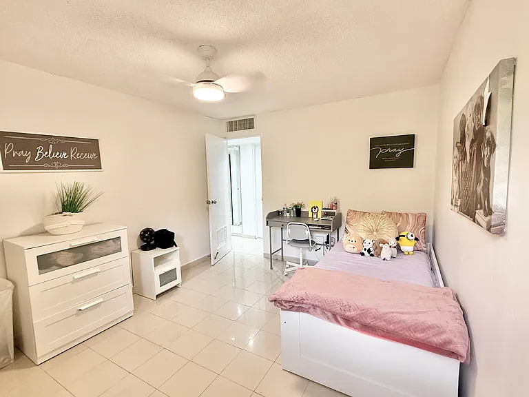 690 Teniente Cesar Luis Gonzalez Ave — Photo 30