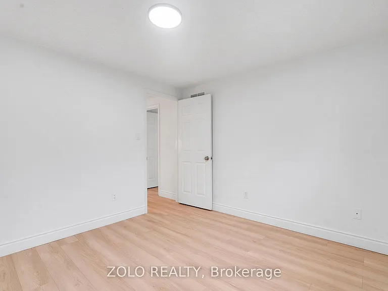 272 Elman Cres — Photo 22