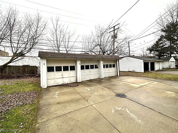 2nd image of 1478 Genesee Rd