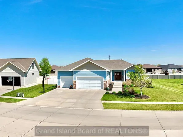 1541 Summerfield Ave, Grand Island, NE 68803