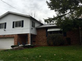 809 Shullo Dr, Akron, OH