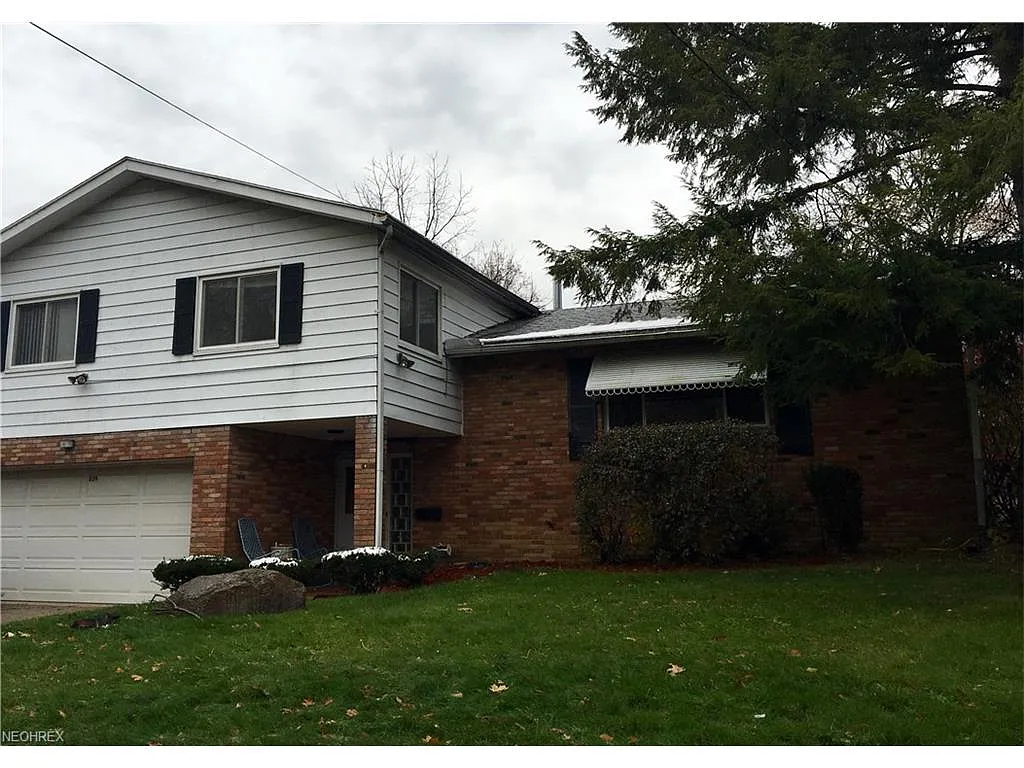 809 Shullo Dr photo 1