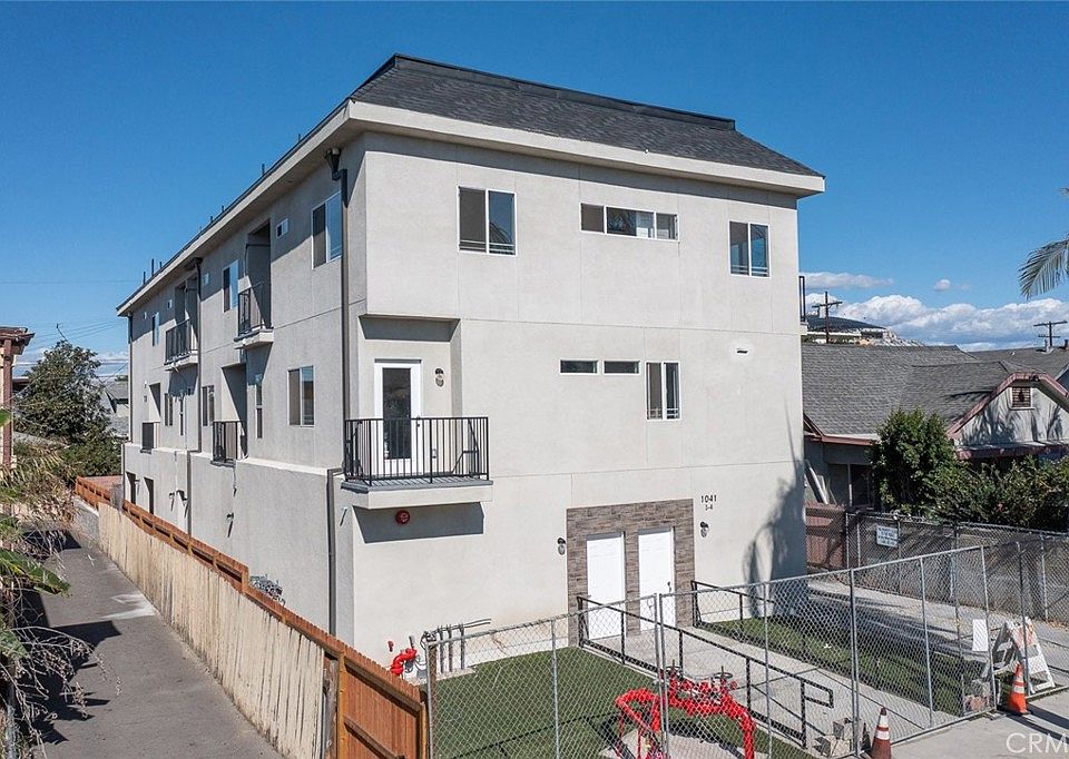 1st image of 1041 W Leighton Ave #4