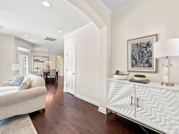 5th image of 1407 Abbotsford Way