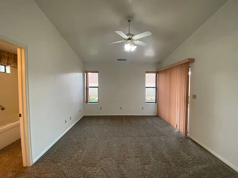 835 S 940 E — Photo 8