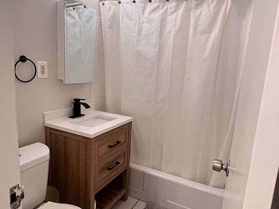 5th image of 1021 Arlington Blvd APT 403