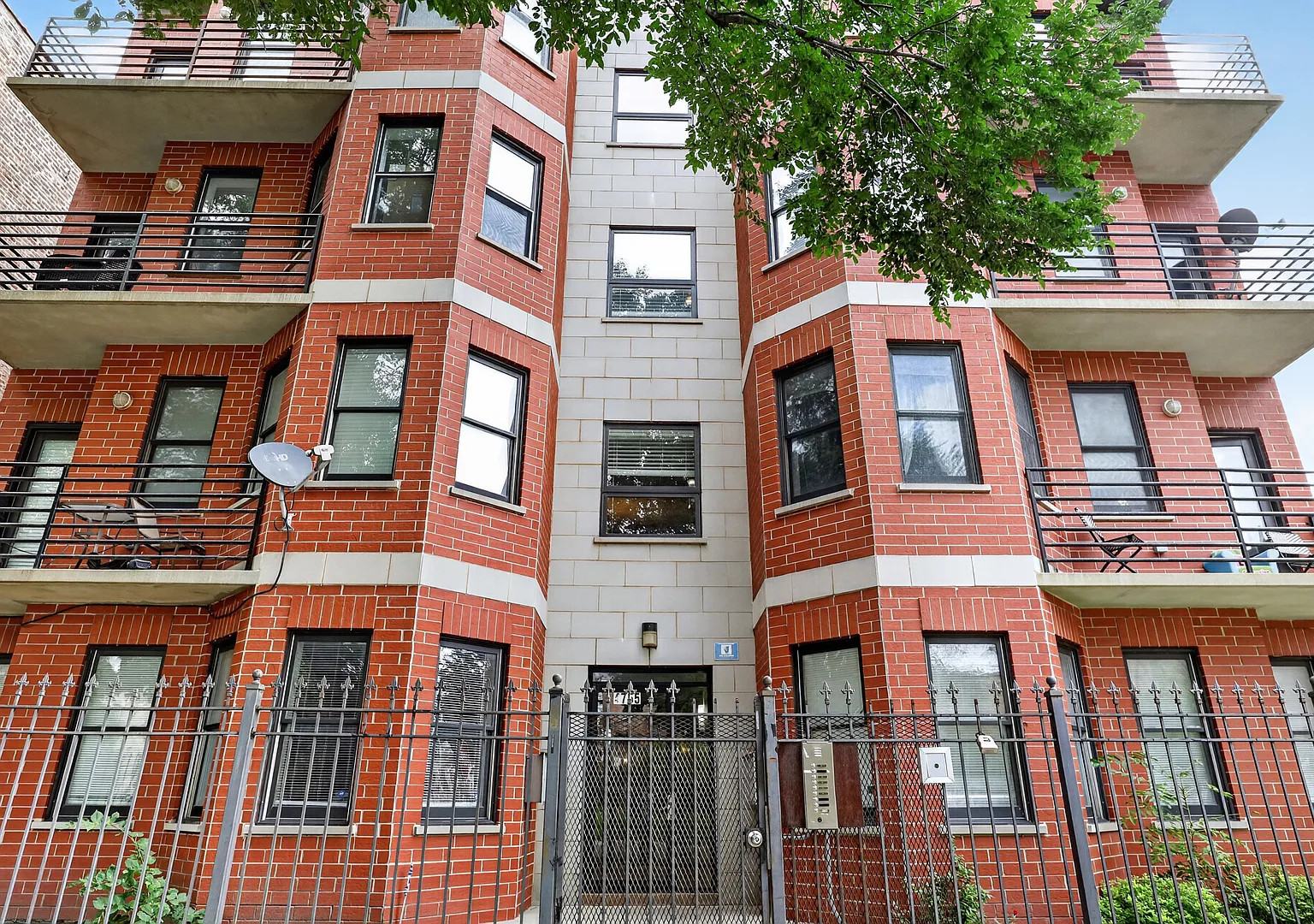 2 bed, 1200 sqft, $2,000 — Photo 4