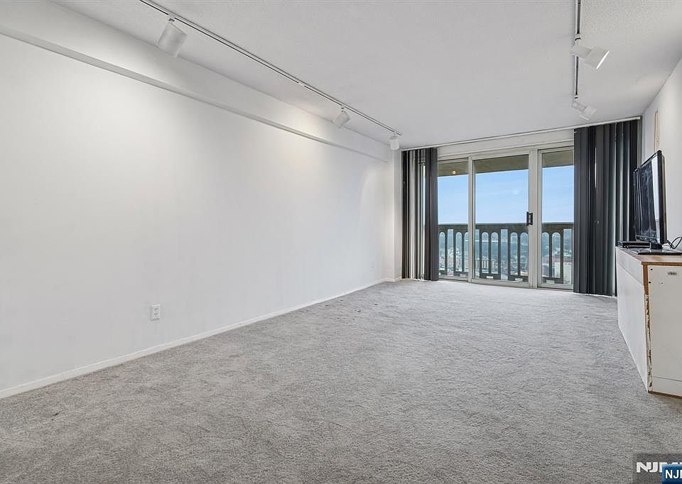 1st image of 555 North Ave APT 19W