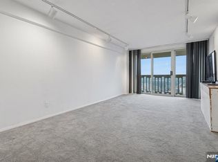 555 North Ave APT 19W, Fort Lee, NJ 07024