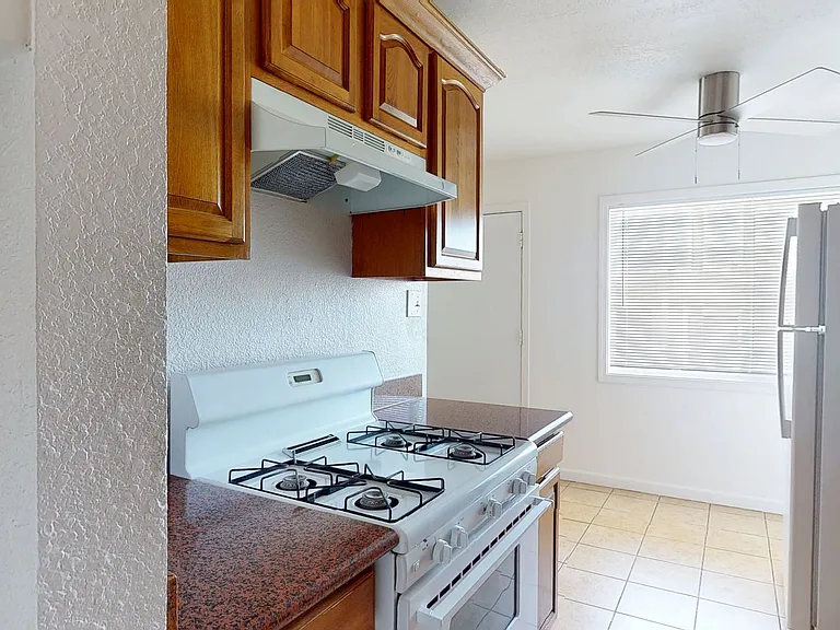 2515 10th ave — Photo 95