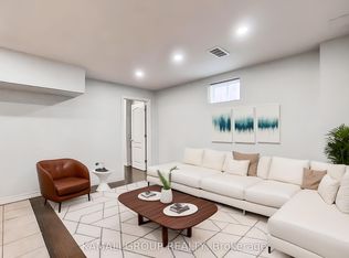 156 Townsgate Dr #2, Vaughan, ON L4J 8J5