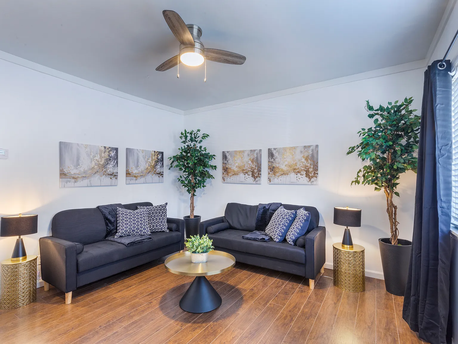 2 bed, 900 sqft, $2,600 — Photo 1