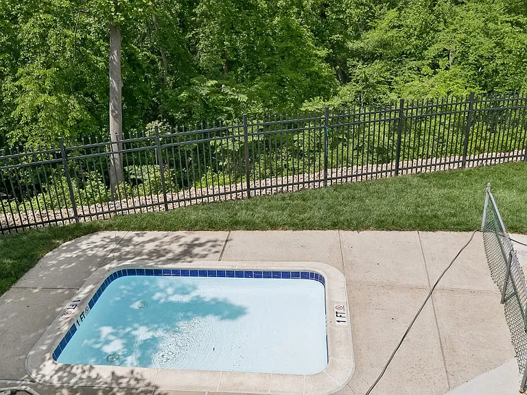 1740 Oakwood Ter #14I — Photo 46