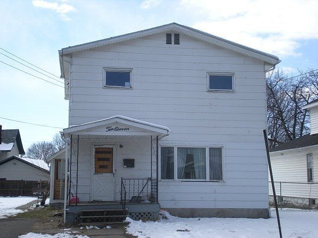 1st image of 1011 Oak St