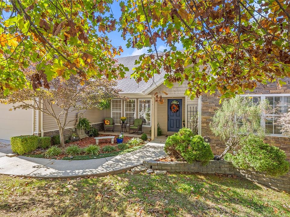 1st image of 14 Thackery Ln