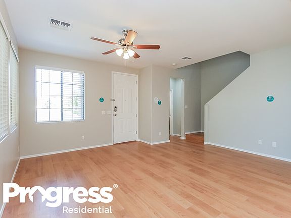 4th image of 985 E Cantebria Dr
