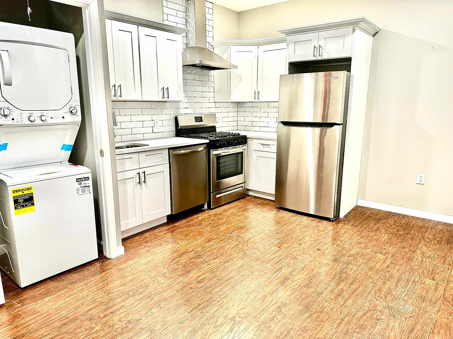2 bed, 1.0 bath, $2,599 — Photo 2