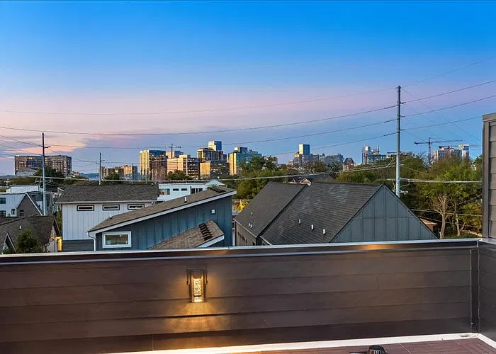4 bed, 3.5 bath, 2500 sqft, $5,100 — Photo 3