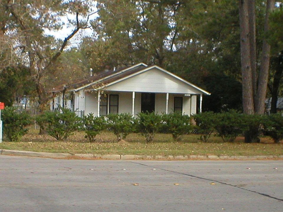 Home On 2 Lots!Corner Lot-Great Price! Home Protection Plan To Buyer