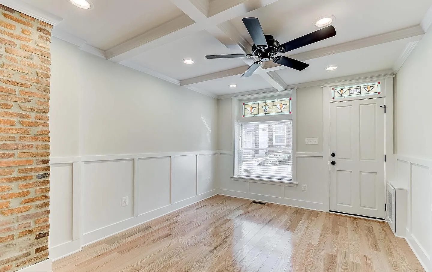 3 bed, 2010 sqft, $3,495 — Photo 4