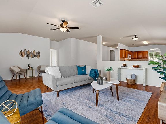 3rd image of 2548 Pearson Way