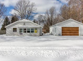 25821 Pineview Ave, Warren, MI 48091