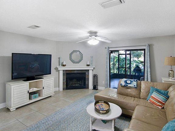5th image of 1054 Sea Hawk Dr N