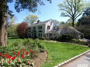 330 Manhasset Woods Rd, Manhasset, NY 11030