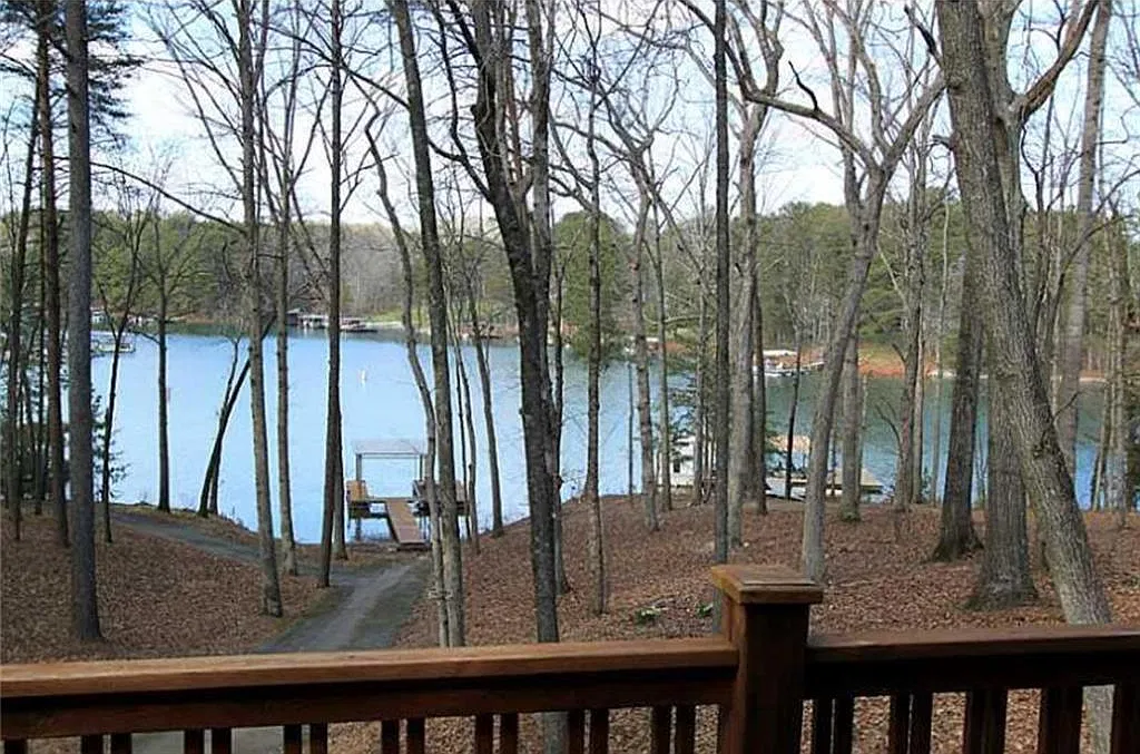 2 bed, 1.0 bath, 900 sqft, $3,000 — Photo 2