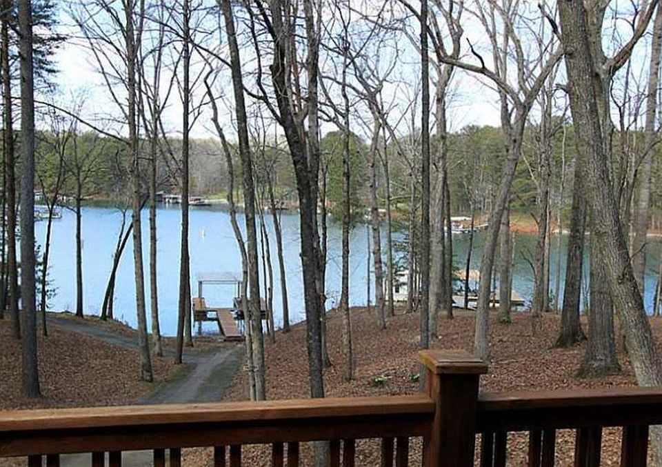 2nd image of 3235 Lakeside Dr