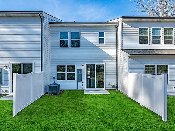 Private Fenced Backyard Perfect Dining Al Fresco