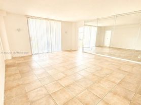 13499 Biscayne Blvd
