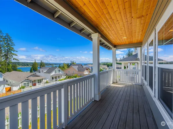 81 E Blackwell Street, Allyn, WA 98524