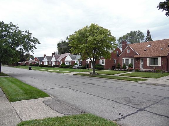 5th image of 17592 Saint Marys St