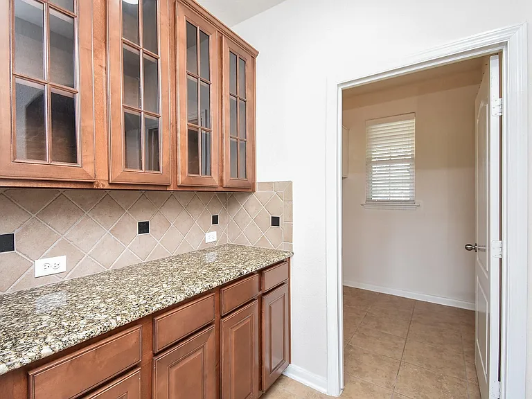 6203 Ledger Ln — Photo 16