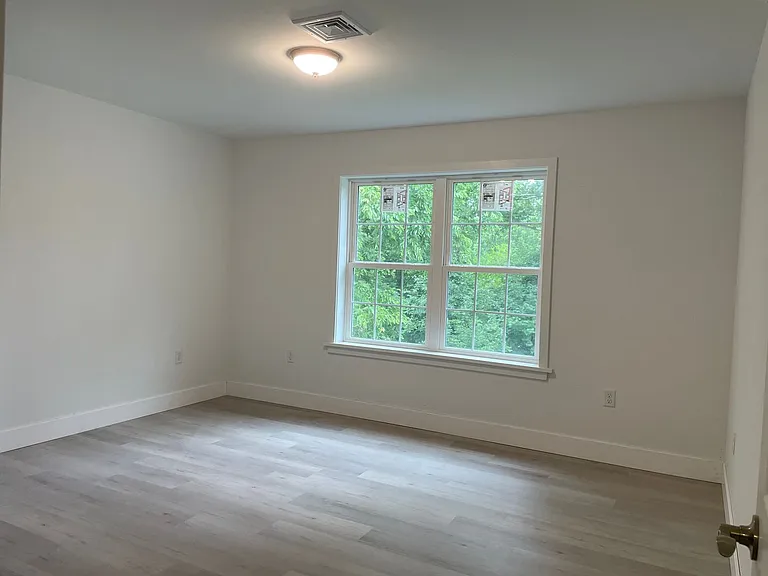 40 Longfellow Dr — Photo 12