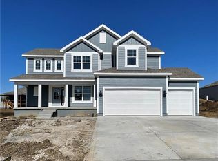 1520 SW Sugar Tree Dr, Lees Summit, MO 64082