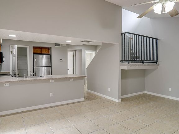 2nd image of 1818 Vicksburg Way #1818