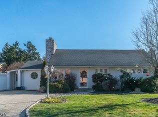 11 Rosewood Ter, Linden, NJ 07036