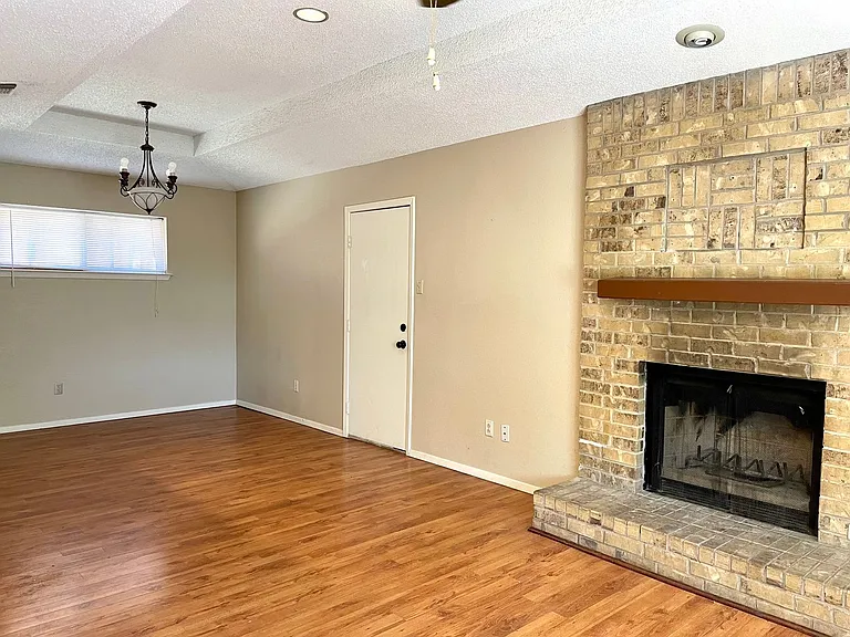 8710 California Dr — Photo 3