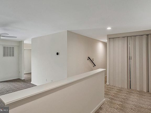 3rd image of 21 Silverwood Cir APT 8